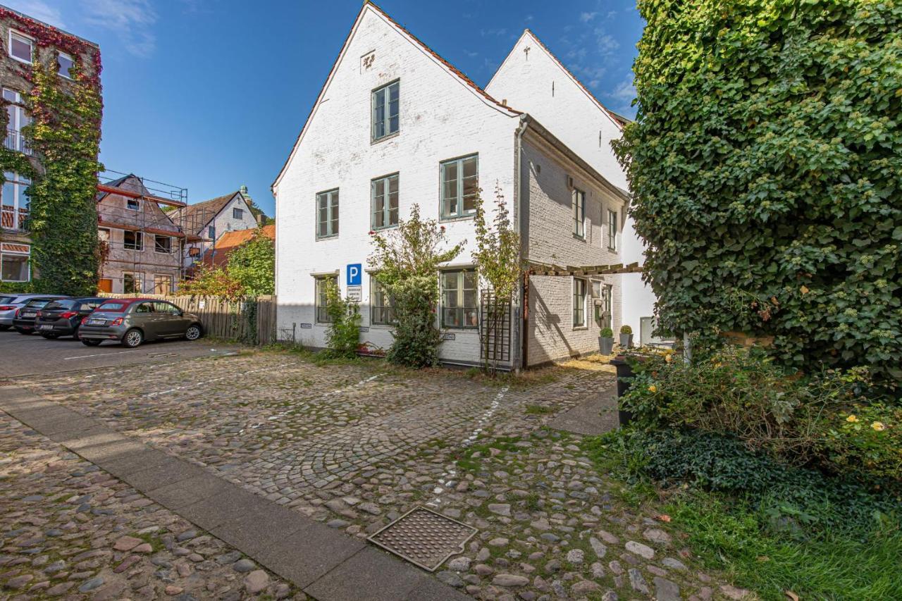 Fewo1846 - Hugo Eckener - Komfortable Maisonette-Wohnung Mit 2 Schlafzimmern Im Stadtzentrum Фленсбург Екстериор снимка